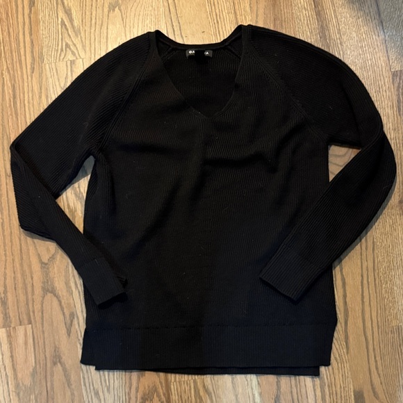 Athleta Sweaters - Athleta Black V-Neck Sweater